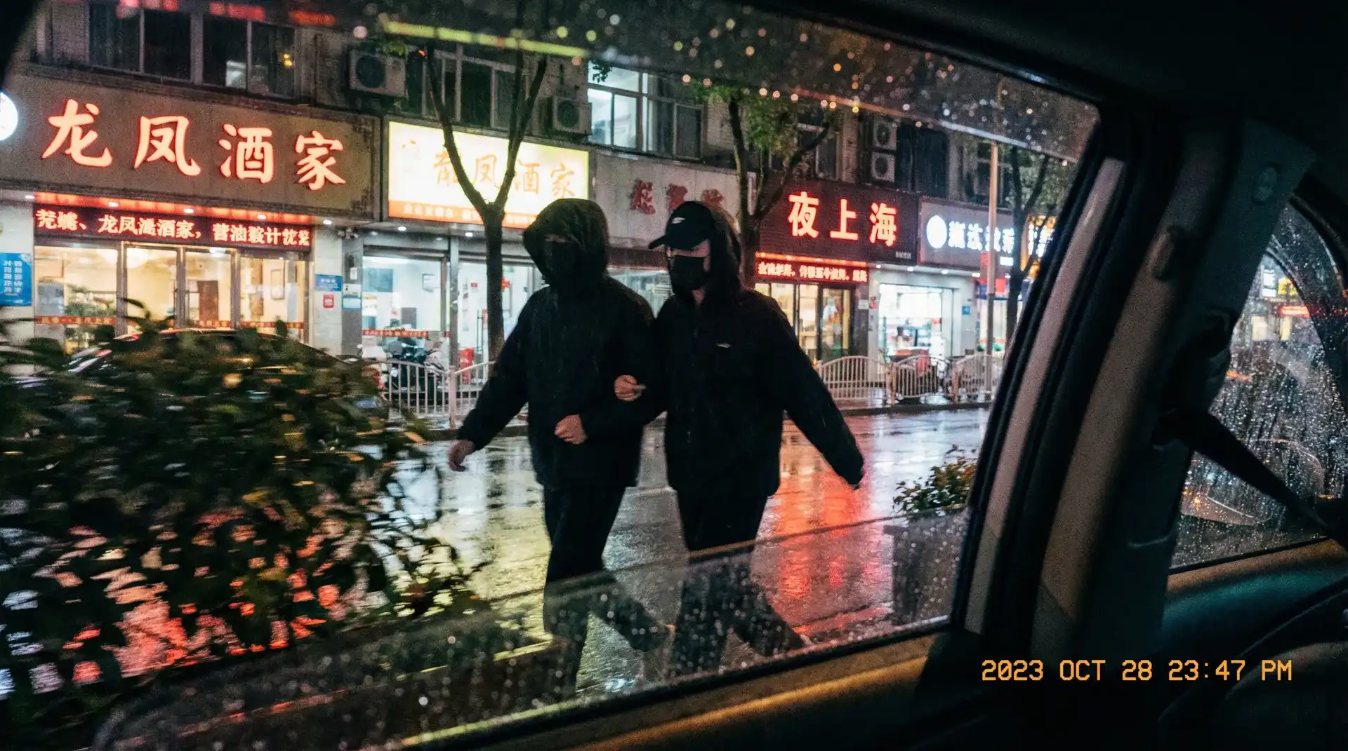 12BET官网 - 顶流明星深夜密会现场抓拍照片